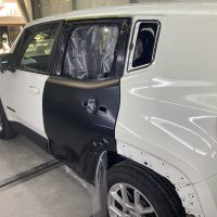 ジープ、レネゲード、リアドア、クォーターパネル、リアバンパー、キズ、凹み、修理、交換、塗装、