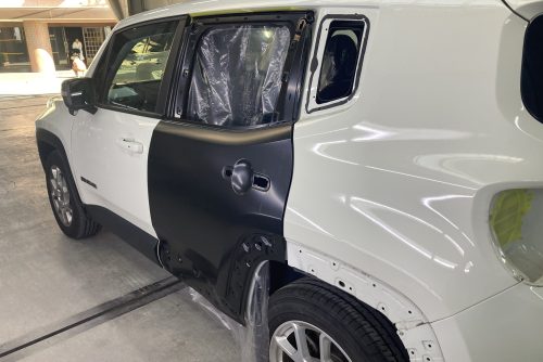 ジープ、レネゲード、リアドア、クォーターパネル、リアバンパー、キズ、凹み、修理、交換、塗装、