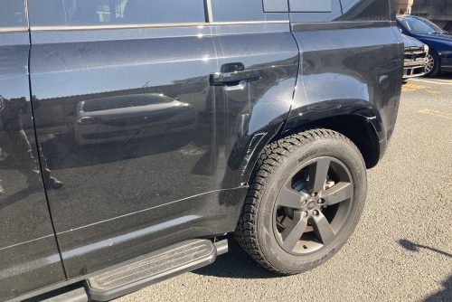 ランドローバー、ディフェンダー、リアドア、ホイール、キズ、凹み、修理、塗装、