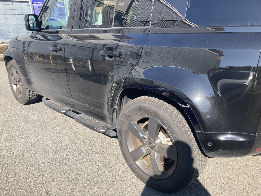 ランドローバー、ディフェンダー、リアドア、ホイール、キズ、凹み、修理、塗装、