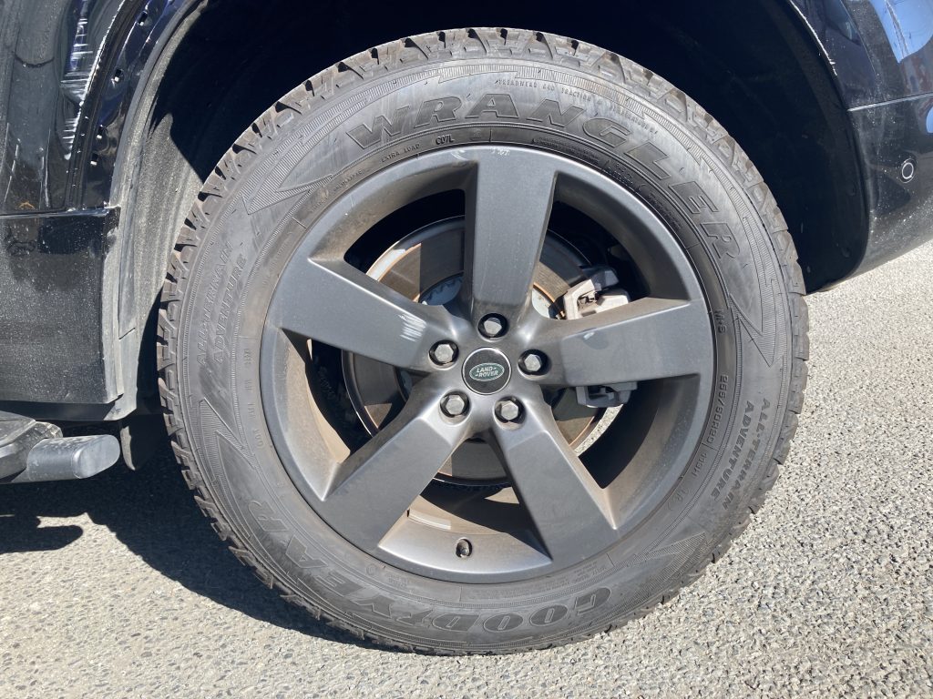 ランドローバー、ディフェンダー、リアドア、ホイール、キズ、凹み、修理、塗装、