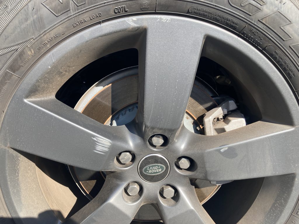 ランドローバー、ディフェンダー、リアドア、ホイール、キズ、凹み、修理、塗装、