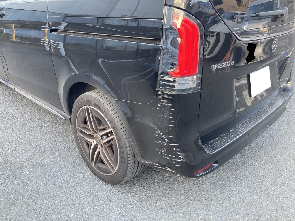 メルセデスベンツ、ベンツV、W447、クォーターパネル、リアバンパー、テールランプ、キズ、変形、割れ、修理、交換、塗装、