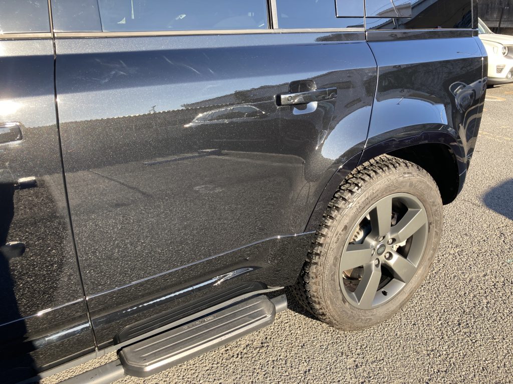 ランドローバー、ディフェンダー、リアドア、ホイール、キズ、凹み、修理、塗装、