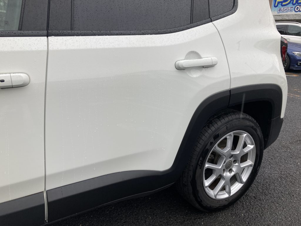 ジープ、レネゲード、リアドア、クォーターパネル、リアバンパー、キズ、凹み、修理、交換、塗装、