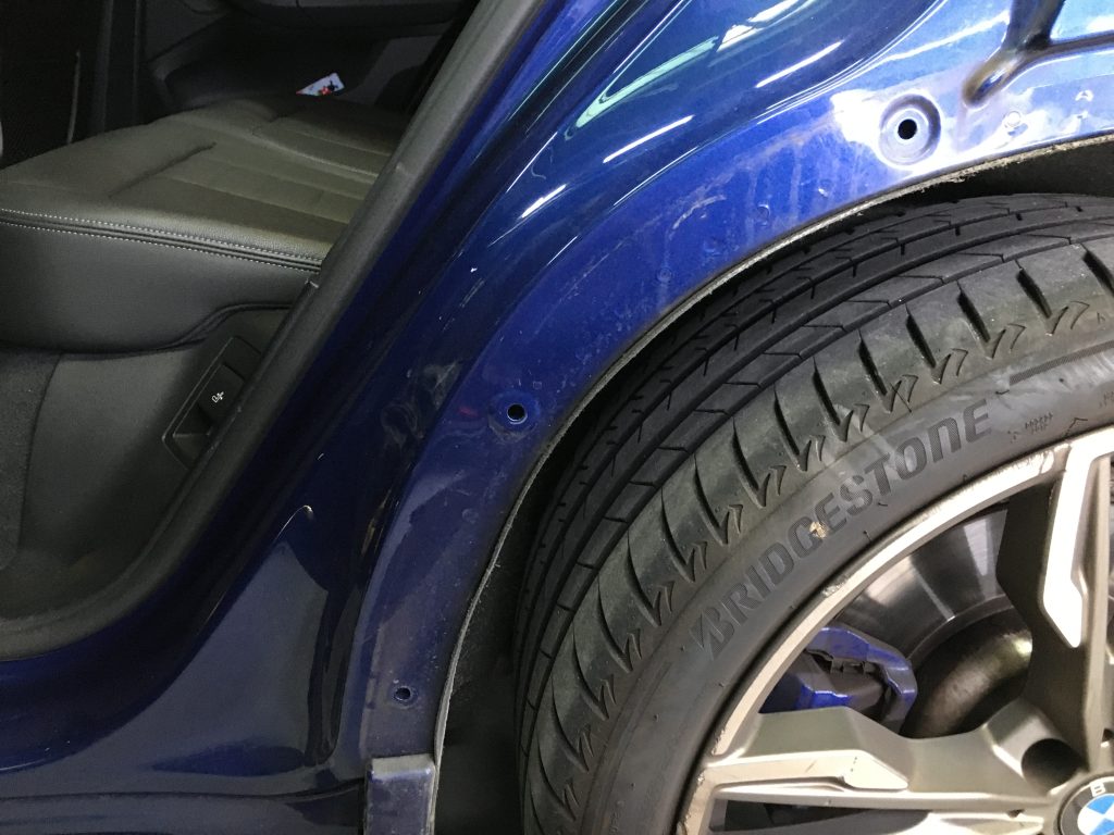 BMW、X3、G01、リアドア、クォーターパネル、アーチモール、キズ、凹み、交換、修理、塗装、