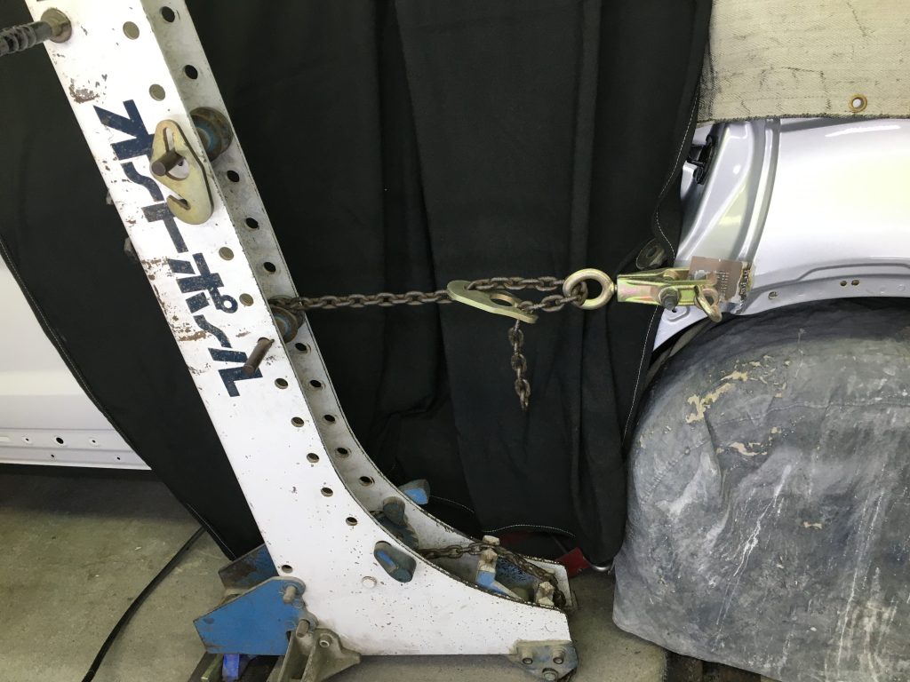 ランドローバー、イヴォーク、フロントフェンダー、フロントドア、リアドア、クォーターパネル、キズ、凹み、修理、交換、塗装、