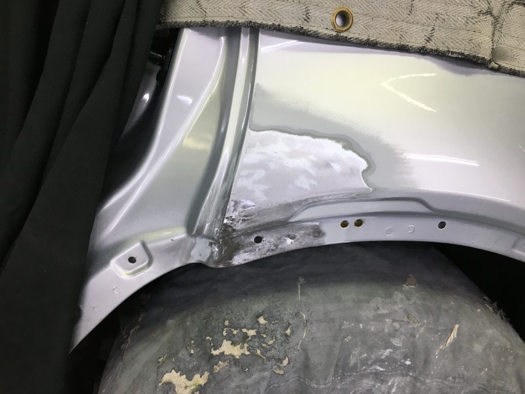 ランドローバー、イヴォーク、フロントフェンダー、フロントドア、リアドア、クォーターパネル、キズ、凹み、修理、交換、塗装、