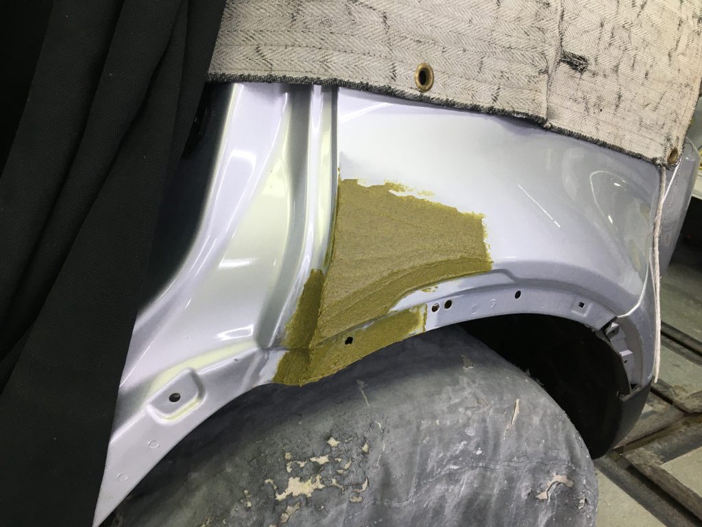 ランドローバー、イヴォーク、フロントフェンダー、フロントドア、リアドア、クォーターパネル、キズ、凹み、修理、交換、塗装、