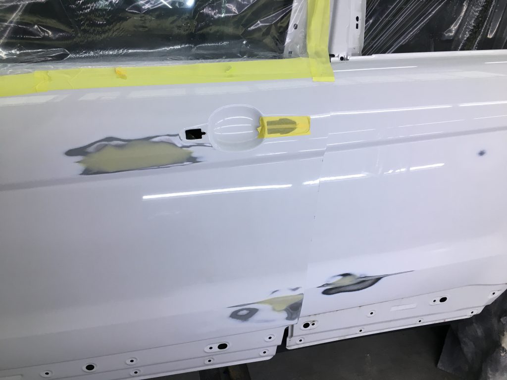 ランドローバー、イヴォーク、フロントフェンダー、フロントドア、リアドア、クォーターパネル、キズ、凹み、修理、交換、塗装、