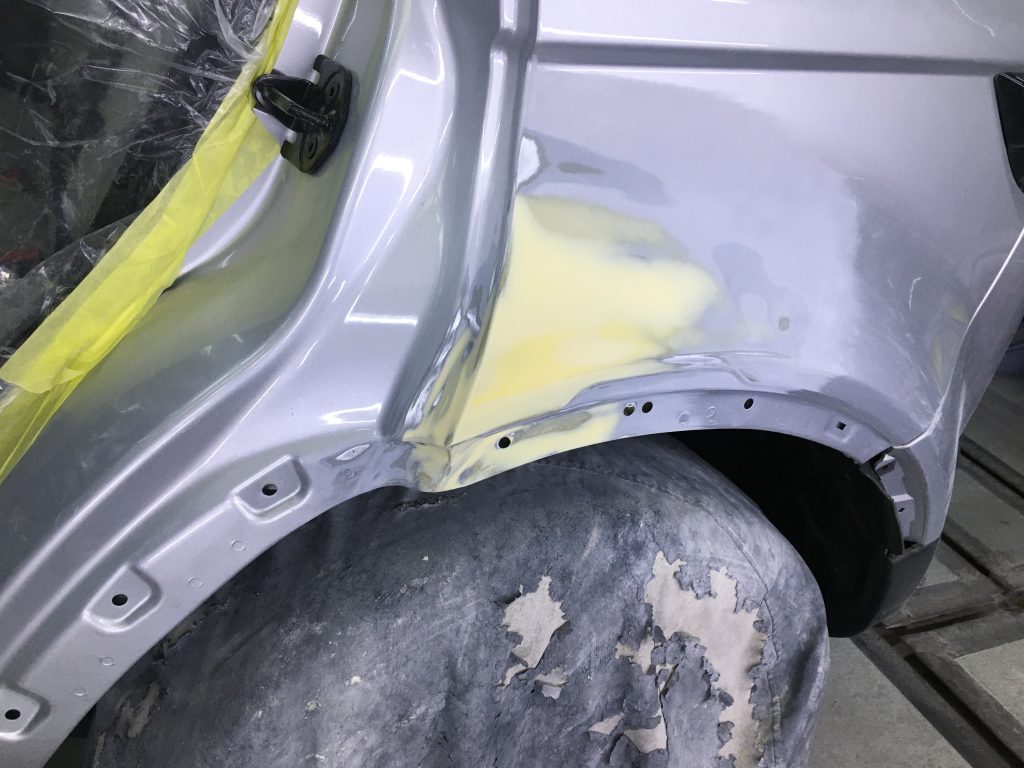 ランドローバー、イヴォーク、フロントフェンダー、フロントドア、リアドア、クォーターパネル、キズ、凹み、修理、交換、塗装、