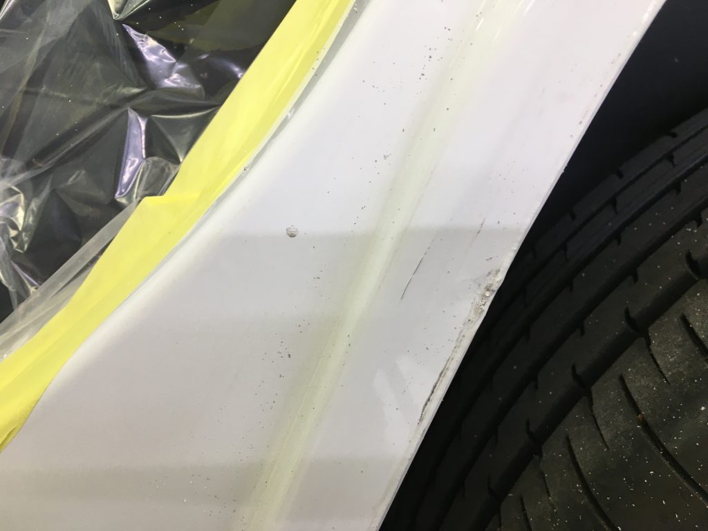 ジープ、レネゲード、リアドア、クォーターパネル、リアバンパー、キズ、凹み、修理、交換、塗装、