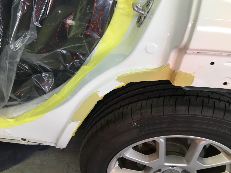 ジープ、レネゲード、リアドア、クォーターパネル、リアバンパー、キズ、凹み、修理、交換、塗装、