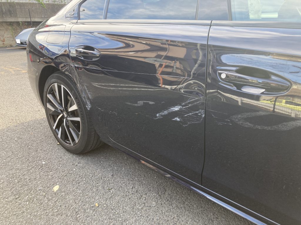 プジョー508、フロントドア、リアドア、クォーターパネル、キズ、凹み、修理、交換、塗装、