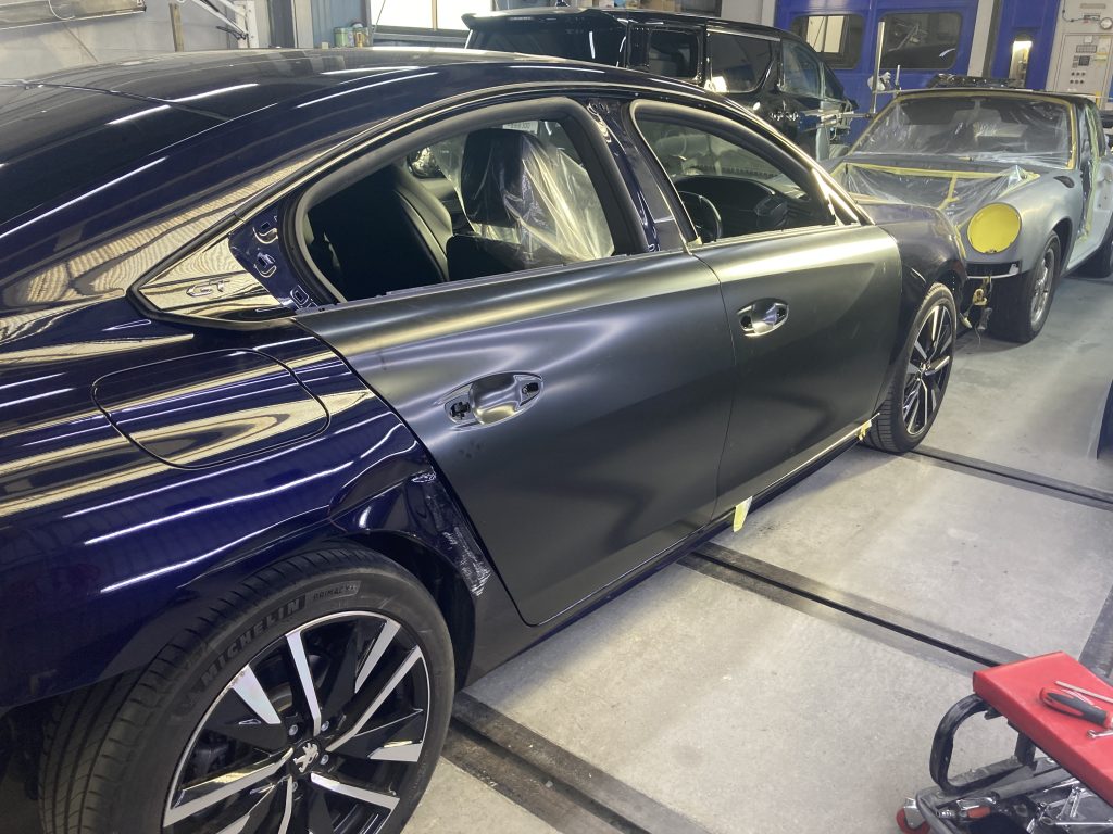 プジョー508、フロントドア、リアドア、クォーターパネル、キズ、凹み、修理、交換、塗装、