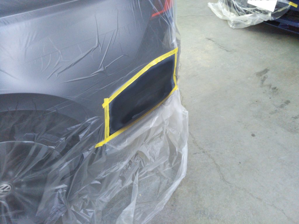 フォルクスワーゲン、パサート、
フロントバンパー、フロントフェンダー、リアドア、リアバンパー、キズ、凹み、修理、塗装、