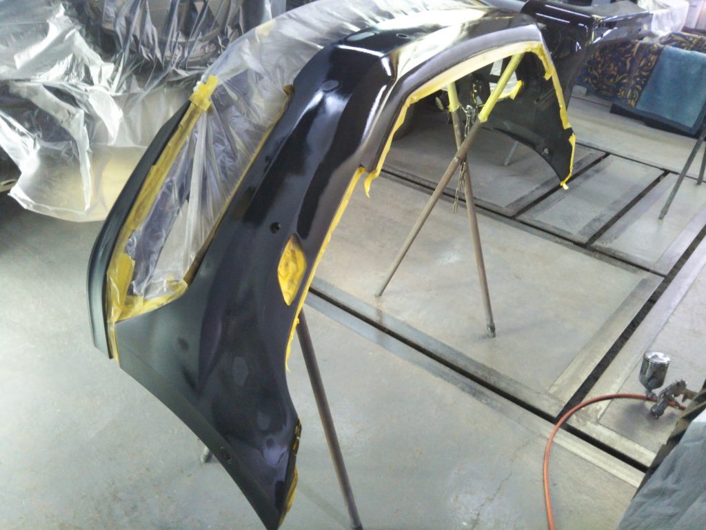 フォルクスワーゲン、パサート、
フロントバンパー、フロントフェンダー、リアドア、リアバンパー、キズ、凹み、修理、塗装、