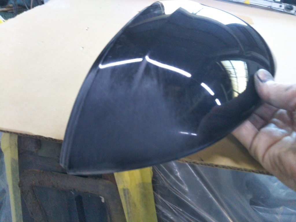 フォルクスワーゲン、パサート、
フロントバンパー、フロントフェンダー、リアドア、リアバンパー、キズ、凹み、修理、塗装、