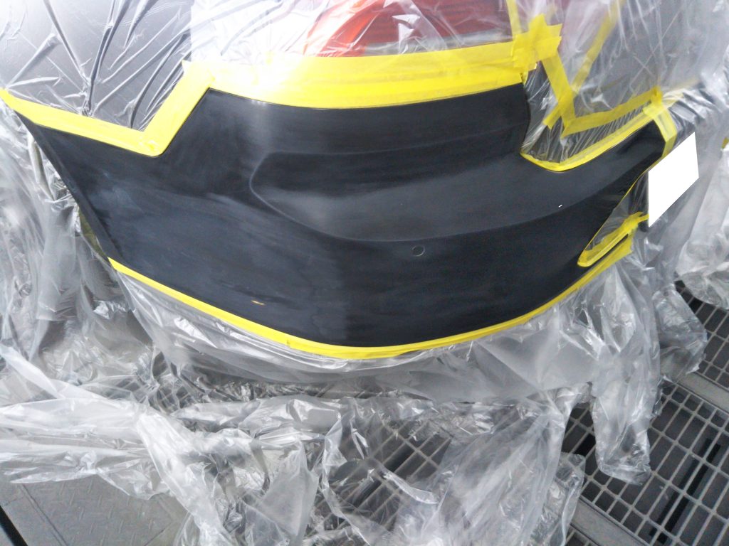 フォルクスワーゲン、パサート、
フロントバンパー、フロントフェンダー、リアドア、リアバンパー、キズ、凹み、修理、塗装、