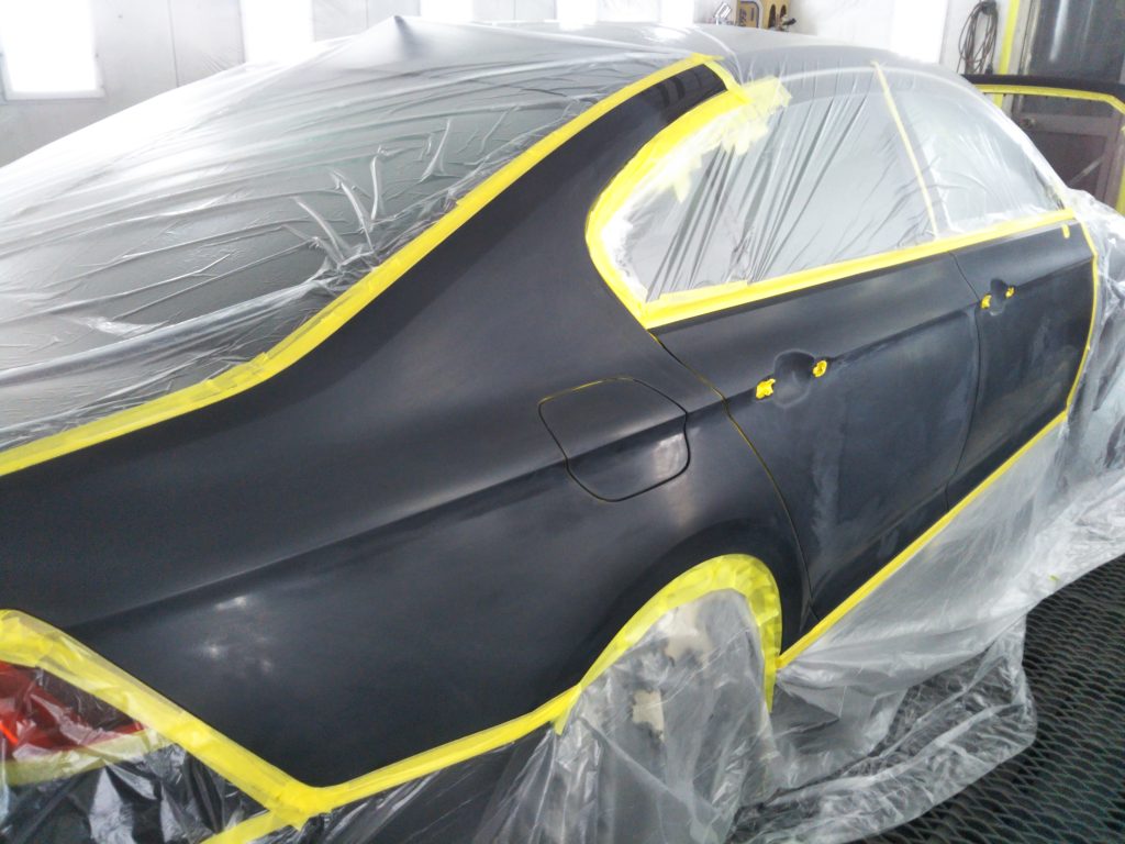 フォルクスワーゲン、パサート、
フロントバンパー、フロントフェンダー、リアドア、リアバンパー、キズ、凹み、修理、塗装、