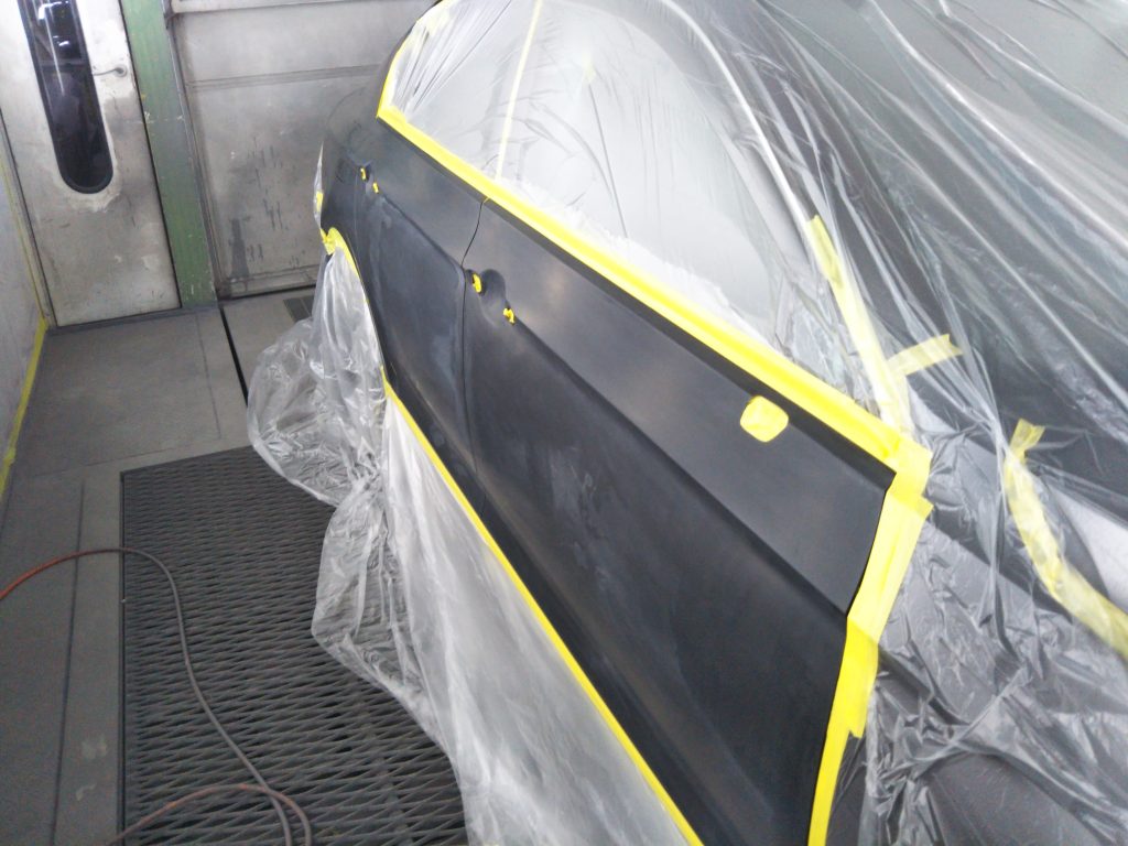 フォルクスワーゲン、パサート、
フロントバンパー、フロントフェンダー、リアドア、リアバンパー、キズ、凹み、修理、塗装、