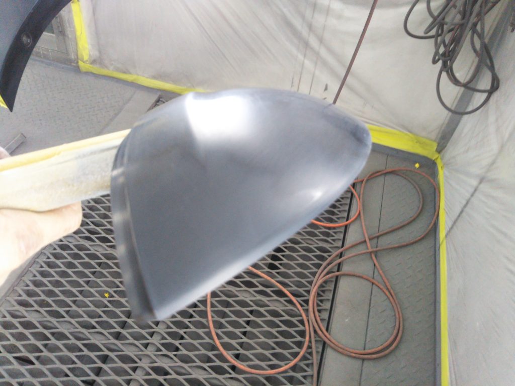 フォルクスワーゲン、パサート、
フロントバンパー、フロントフェンダー、リアドア、リアバンパー、キズ、凹み、修理、塗装、