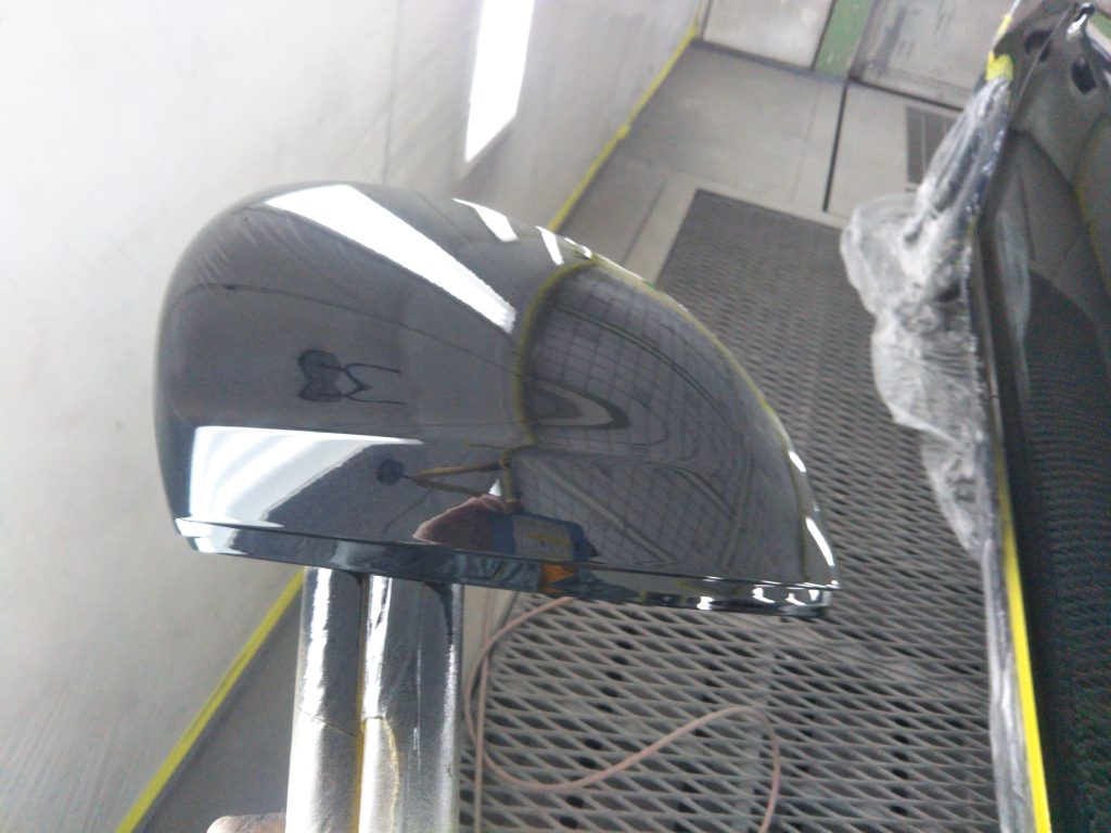 フォルクスワーゲン、パサート、
フロントバンパー、フロントフェンダー、リアドア、リアバンパー、キズ、凹み、修理、塗装、