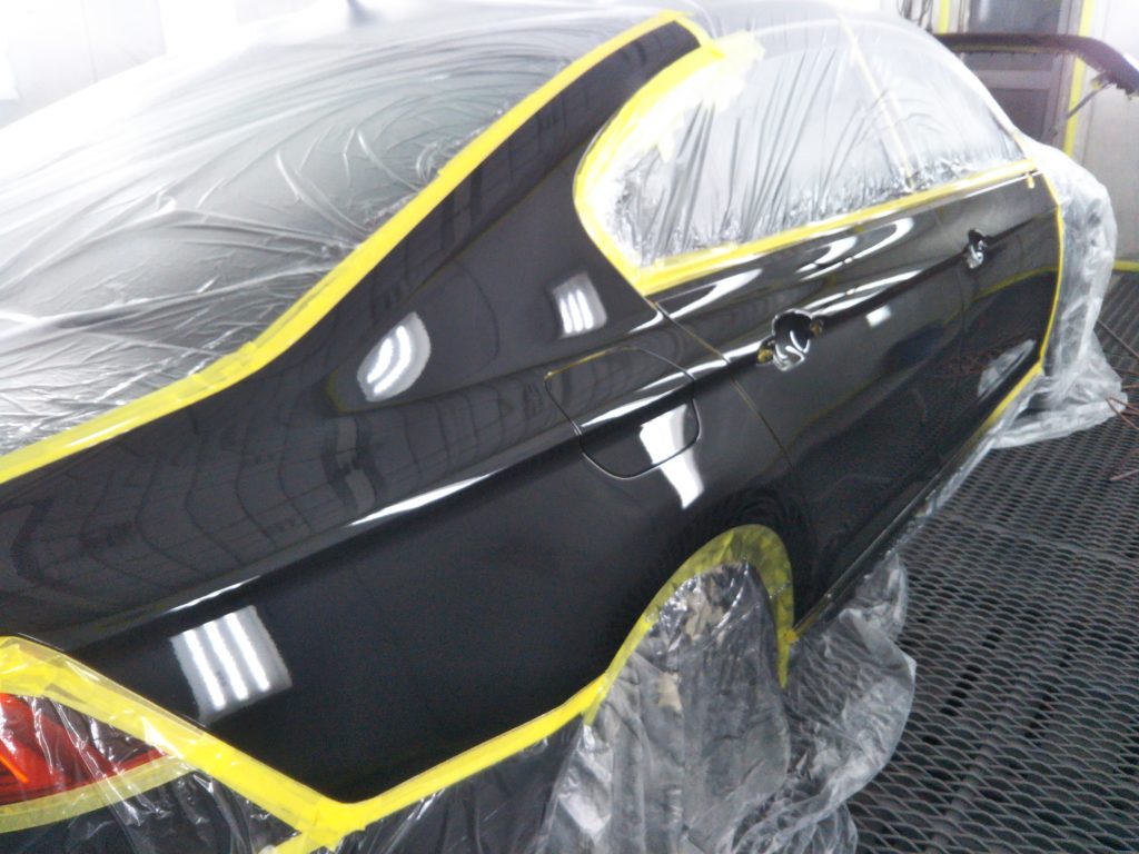 フォルクスワーゲン、パサート、
フロントバンパー、フロントフェンダー、リアドア、リアバンパー、キズ、凹み、修理、塗装、