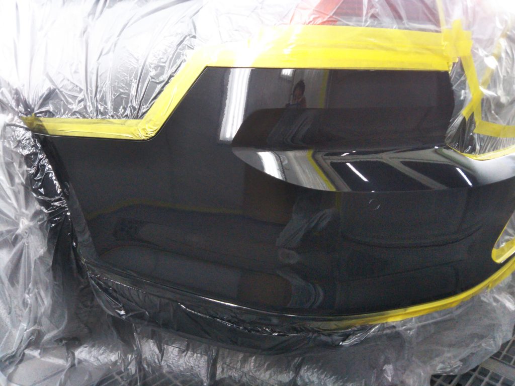 フォルクスワーゲン、パサート、
フロントバンパー、フロントフェンダー、リアドア、リアバンパー、キズ、凹み、修理、塗装、