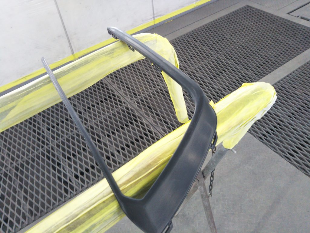 フォルクスワーゲン、パサート、
フロントバンパー、フロントフェンダー、リアドア、リアバンパー、キズ、凹み、修理、塗装、