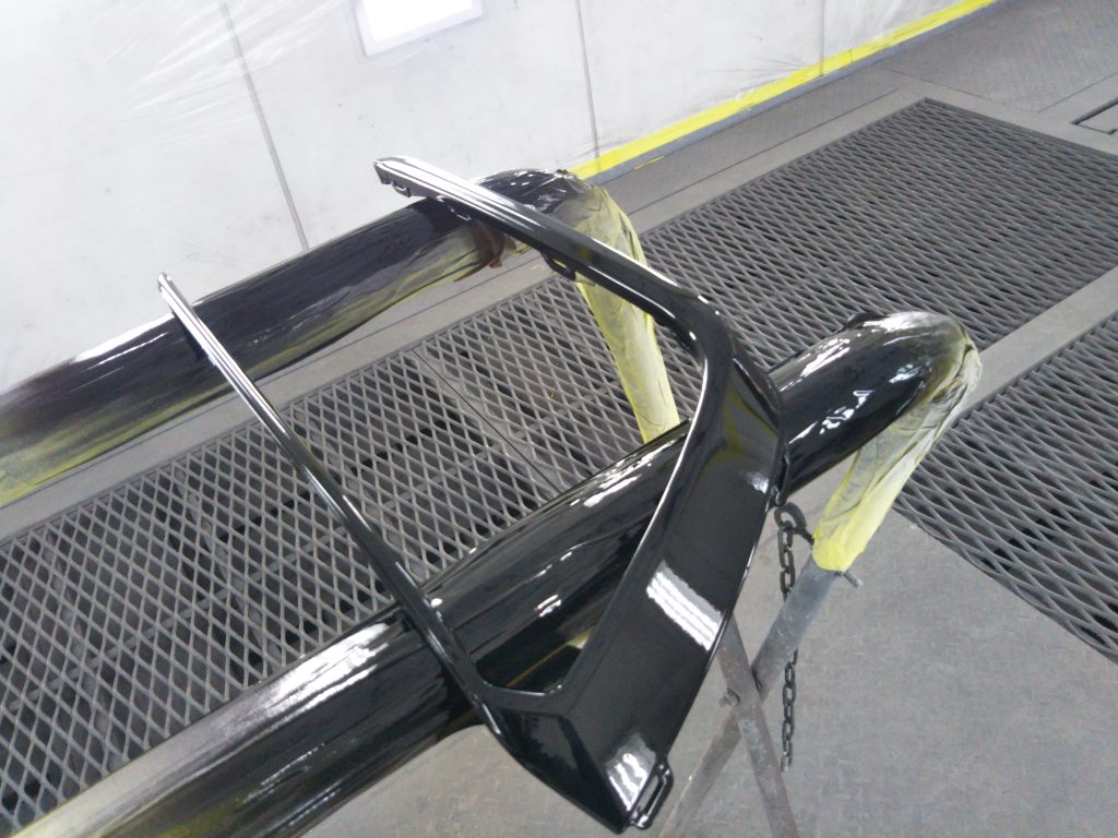 フォルクスワーゲン、パサート、
フロントバンパー、フロントフェンダー、リアドア、リアバンパー、キズ、凹み、修理、塗装、