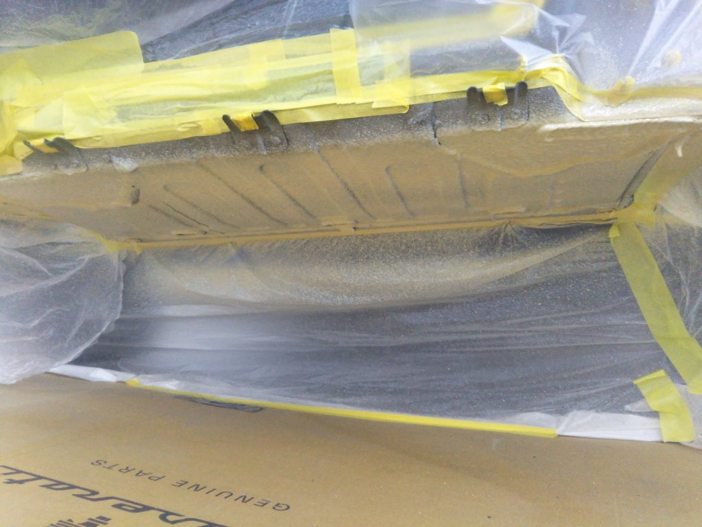 ポルシェ、ケイマン、フロントスポイラー、フロントフロアーパネル、キズ、凹み、変形、修理、交換、塗装、