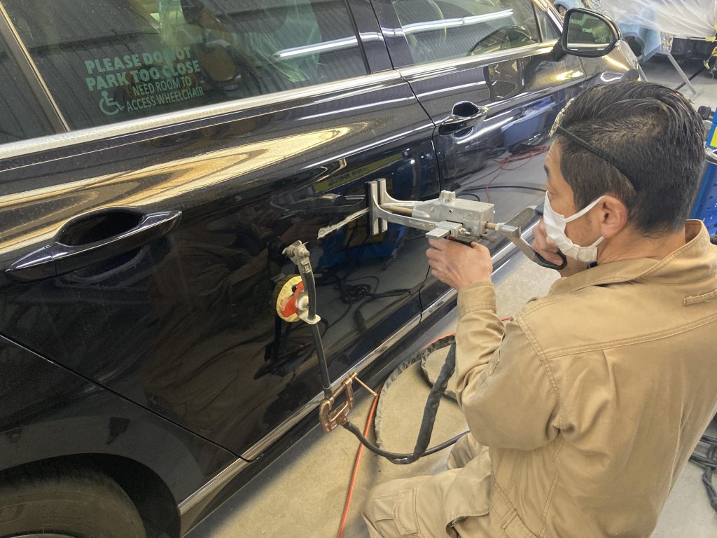 フォルクスワーゲン、パサート、
フロントバンパー、フロントフェンダー、リアドア、リアバンパー、キズ、凹み、修理、塗装、