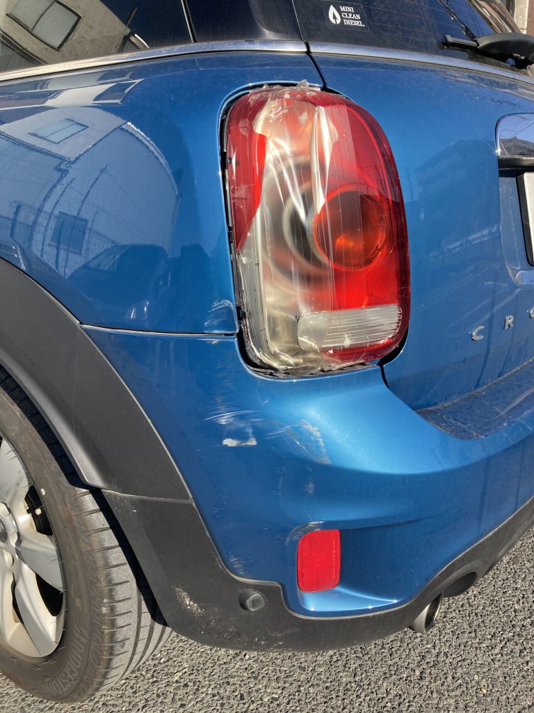 ミニ、クロスオーバー、クォーターパネル、リアバンパー、キズ、凹み、修理、塗装、