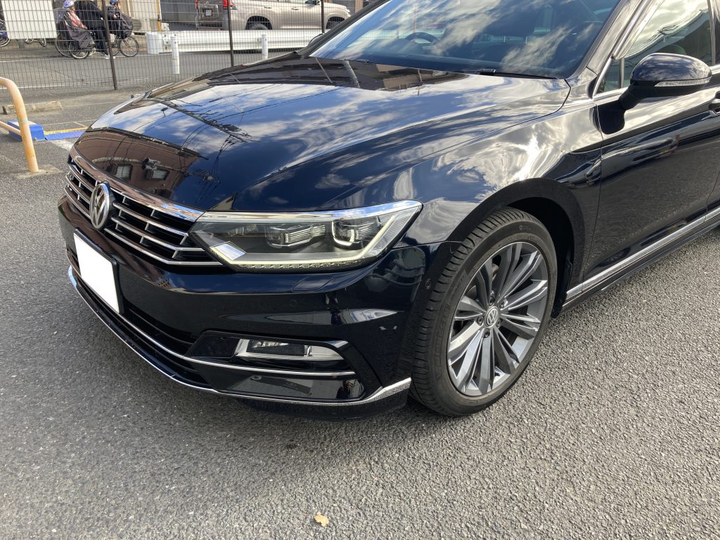 フォルクスワーゲン、パサート、
フロントバンパー、フロントフェンダー、リアドア、リアバンパー、キズ、凹み、修理、塗装、