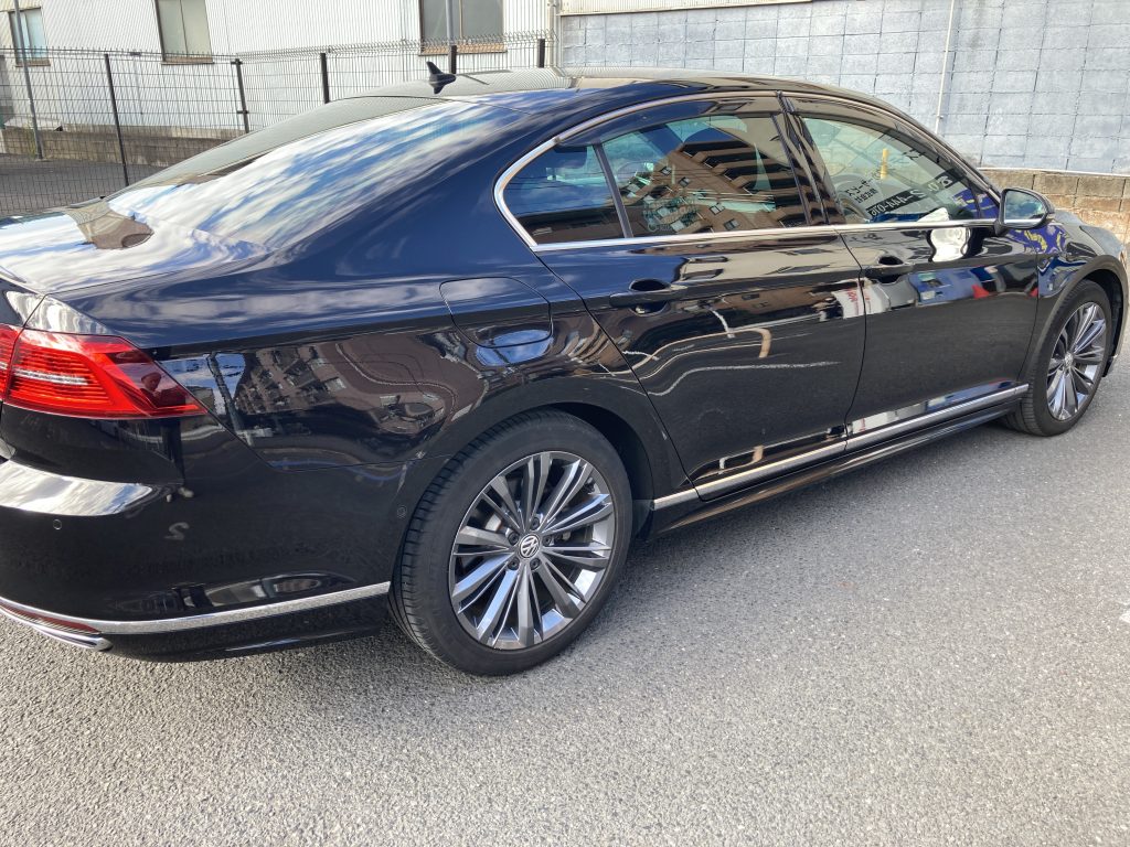 フォルクスワーゲン、パサート、
フロントバンパー、フロントフェンダー、リアドア、リアバンパー、キズ、凹み、修理、塗装、