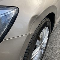 フォルクスワーゲン、トゥーラン、フロントフェンダー、凹み、修理、塗装、