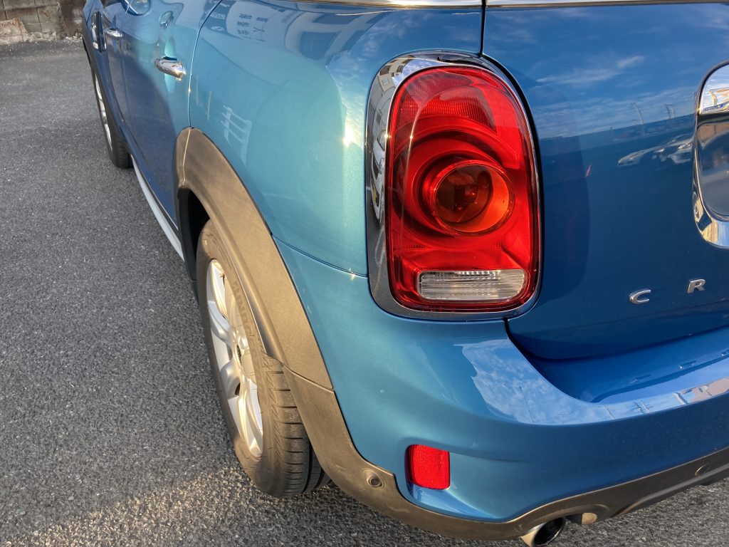 ミニ、クロスオーバー、クォーターパネル、リアバンパー、キズ、凹み、修理、塗装、