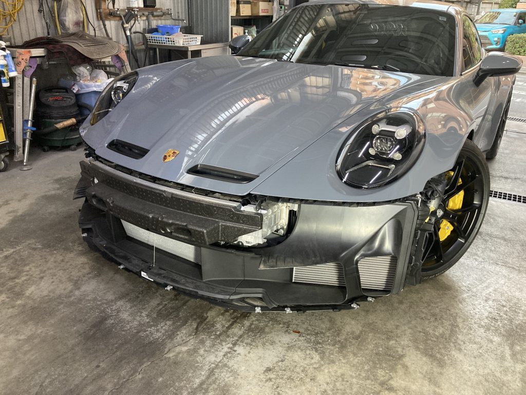 ポルシェ、992、GT3、フロントバンパー、キズ、凹み、修理、塗装、