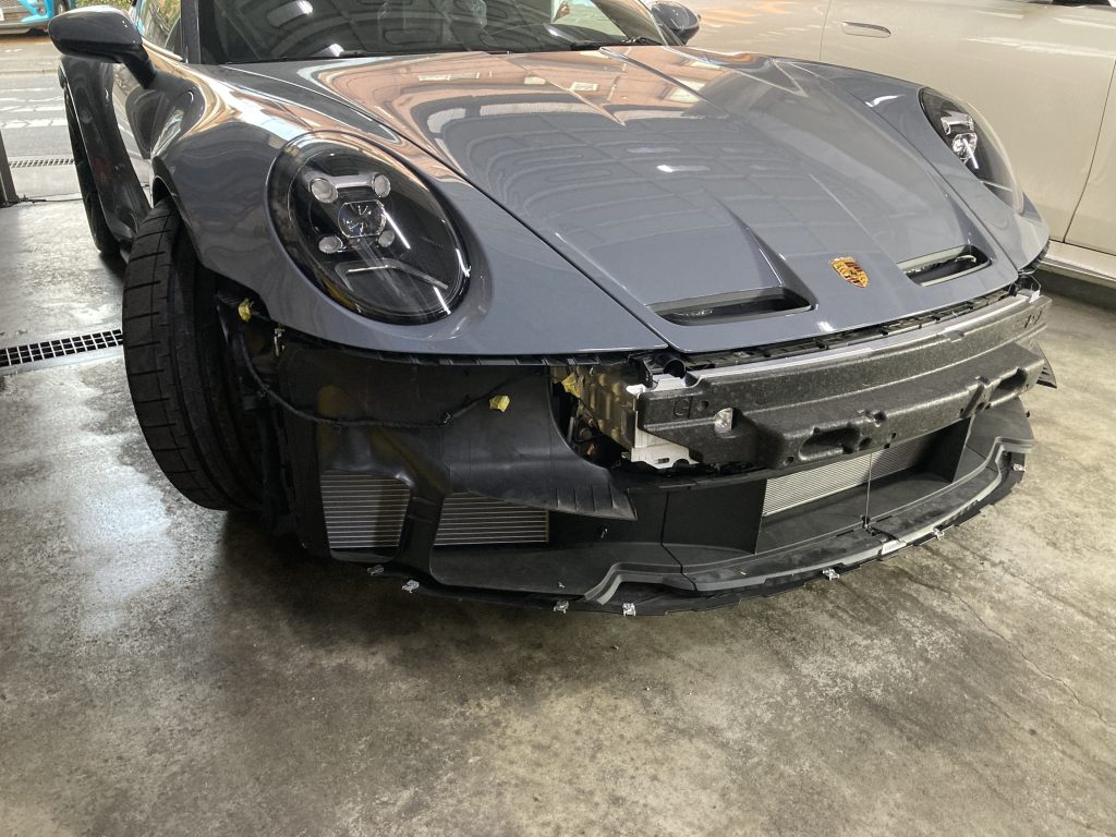 ポルシェ、992、GT3、フロントバンパー、キズ、凹み、修理、塗装、