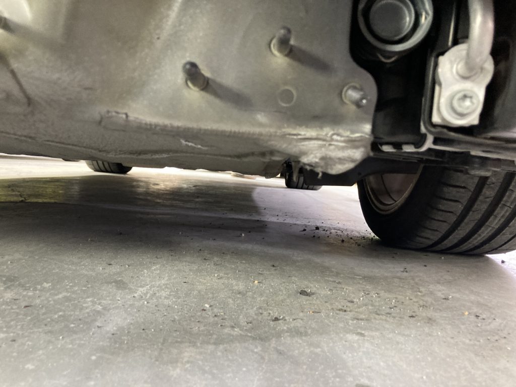 ポルシェ、ケイマン、フロントスポイラー、フロントフロアーパネル、キズ、凹み、変形、修理、交換、塗装、