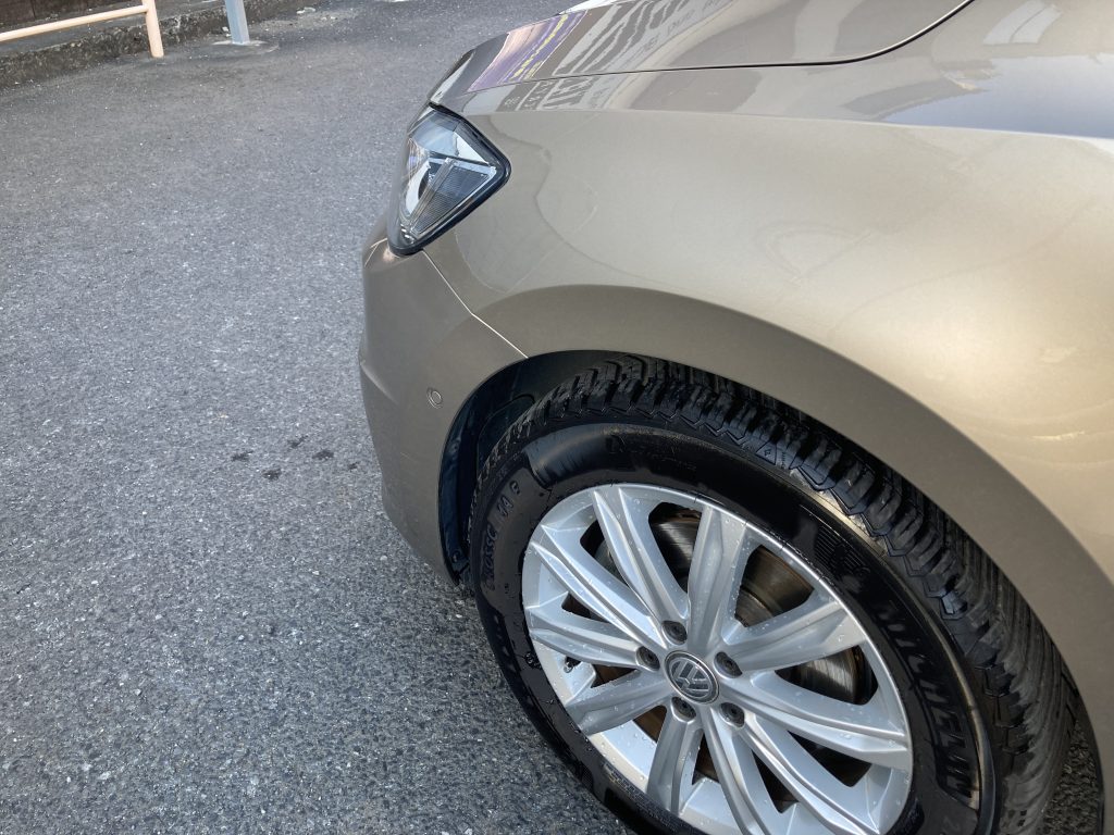 フォルクスワーゲン、トゥーラン、フロントフェンダー、凹み、修理、塗装、