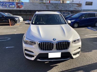 BMW、X3、フロントバンパー、フロントフェンダー、キズ、変形、凹み、修理、塗装、