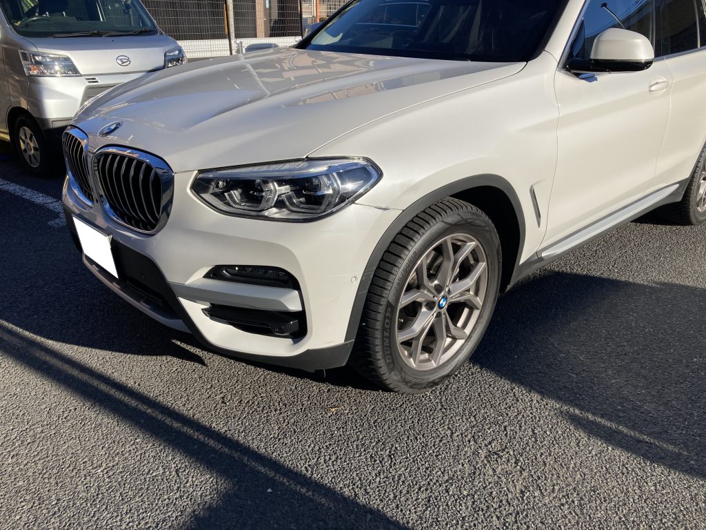 BMW、X3、フロントバンパー、フロントフェンダー、キズ、変形、凹み、修理、塗装、
