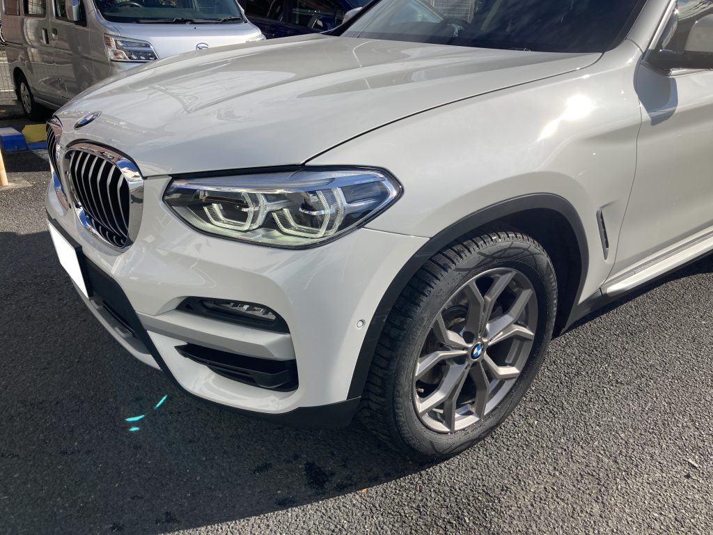 BMW、X3、フロントバンパー、フロントフェンダー、キズ、変形、凹み、修理、塗装、