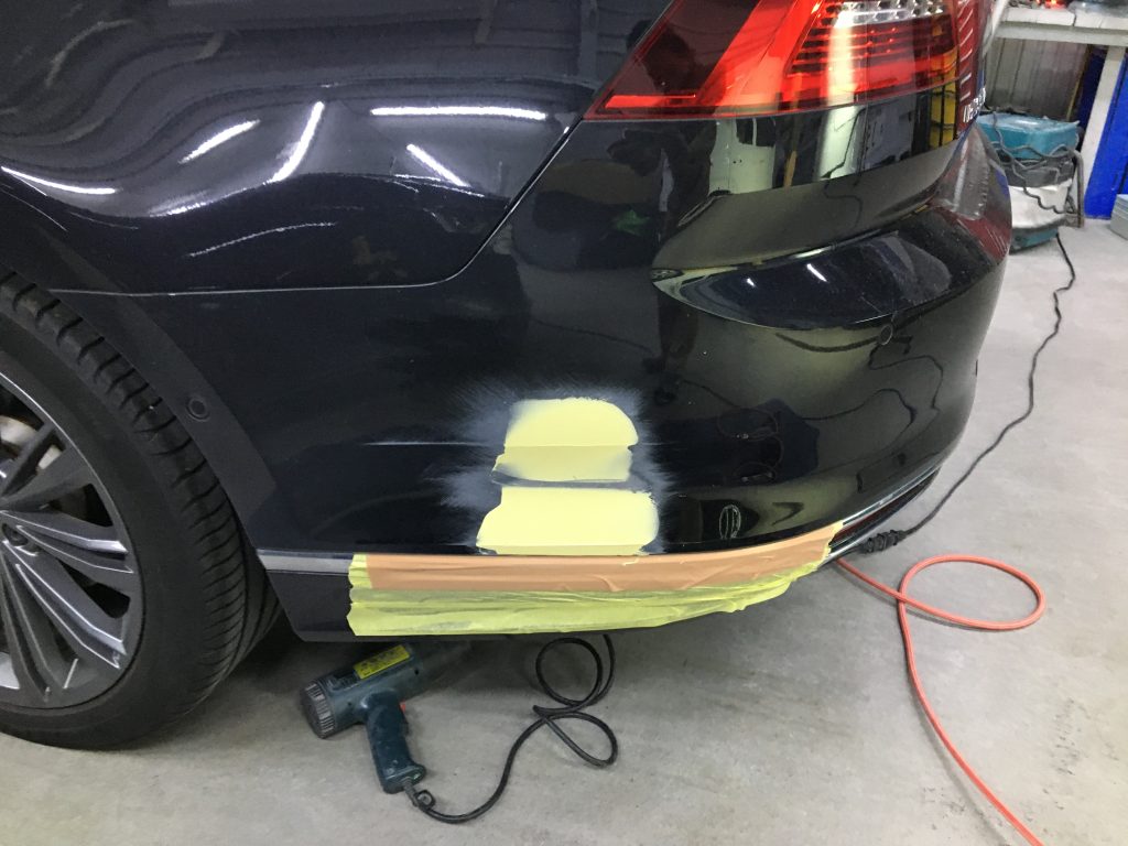 フォルクスワーゲン、パサート、
フロントバンパー、フロントフェンダー、リアドア、リアバンパー、キズ、凹み、修理、塗装、