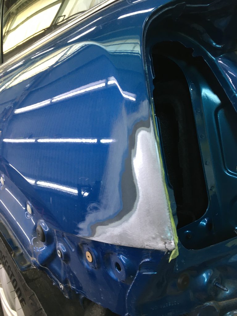 ミニ、クロスオーバー、クォーターパネル、リアバンパー、キズ、凹み、修理、塗装、