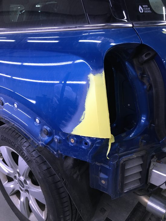 ミニ、クロスオーバー、クォーターパネル、リアバンパー、キズ、凹み、修理、塗装、