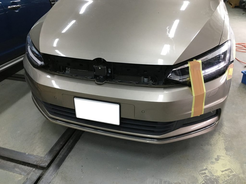 フォルクスワーゲン、トゥーラン、フロントフェンダー、凹み、修理、塗装、