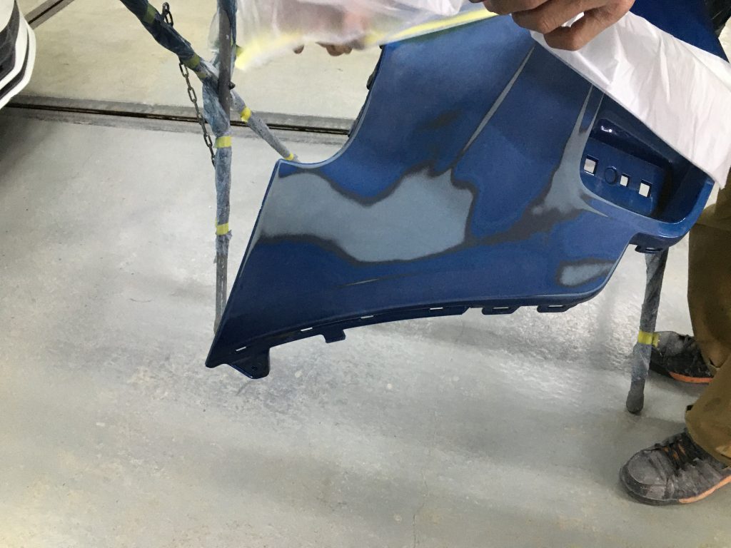 ミニ、クロスオーバー、クォーターパネル、リアバンパー、キズ、凹み、修理、塗装、